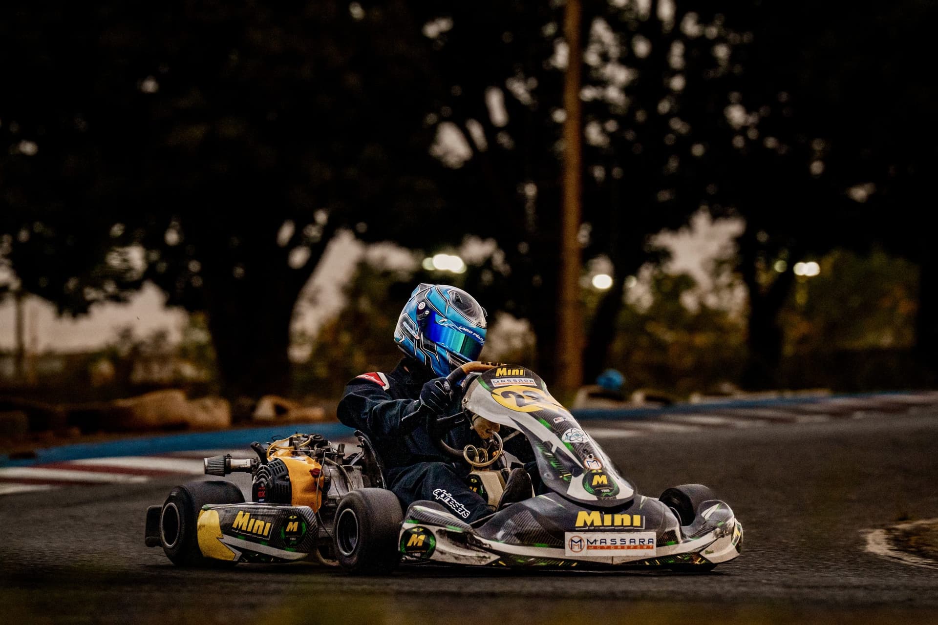Piloto da Massara Motorsport em curva de alta velocidade